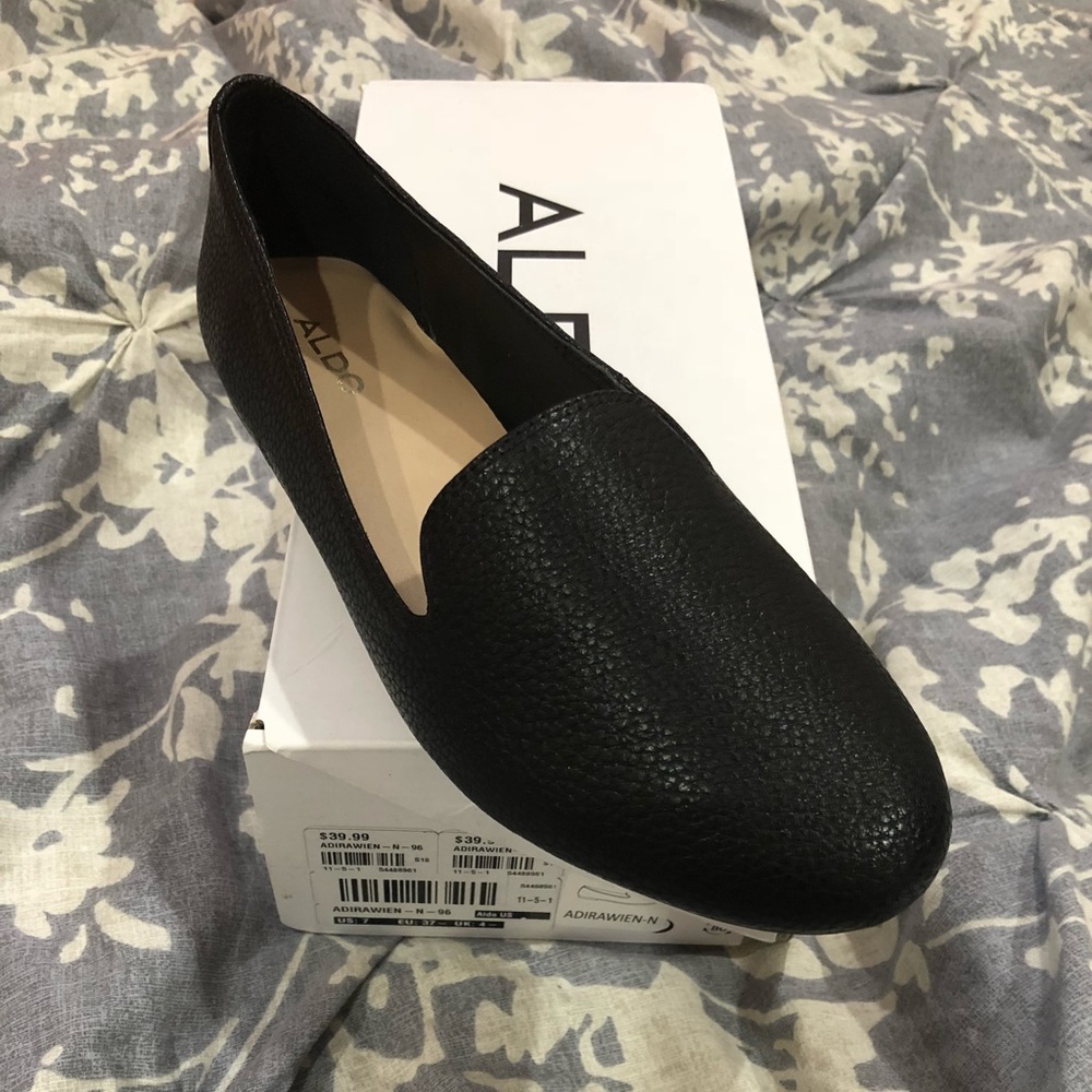 Never worn Aldo flats